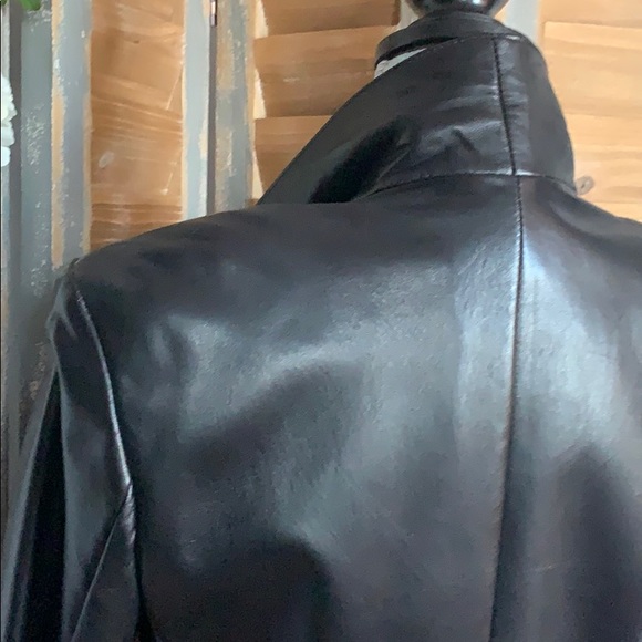 Danier Black fitted dbl breasted leather jacket - Picture 11 of 16
